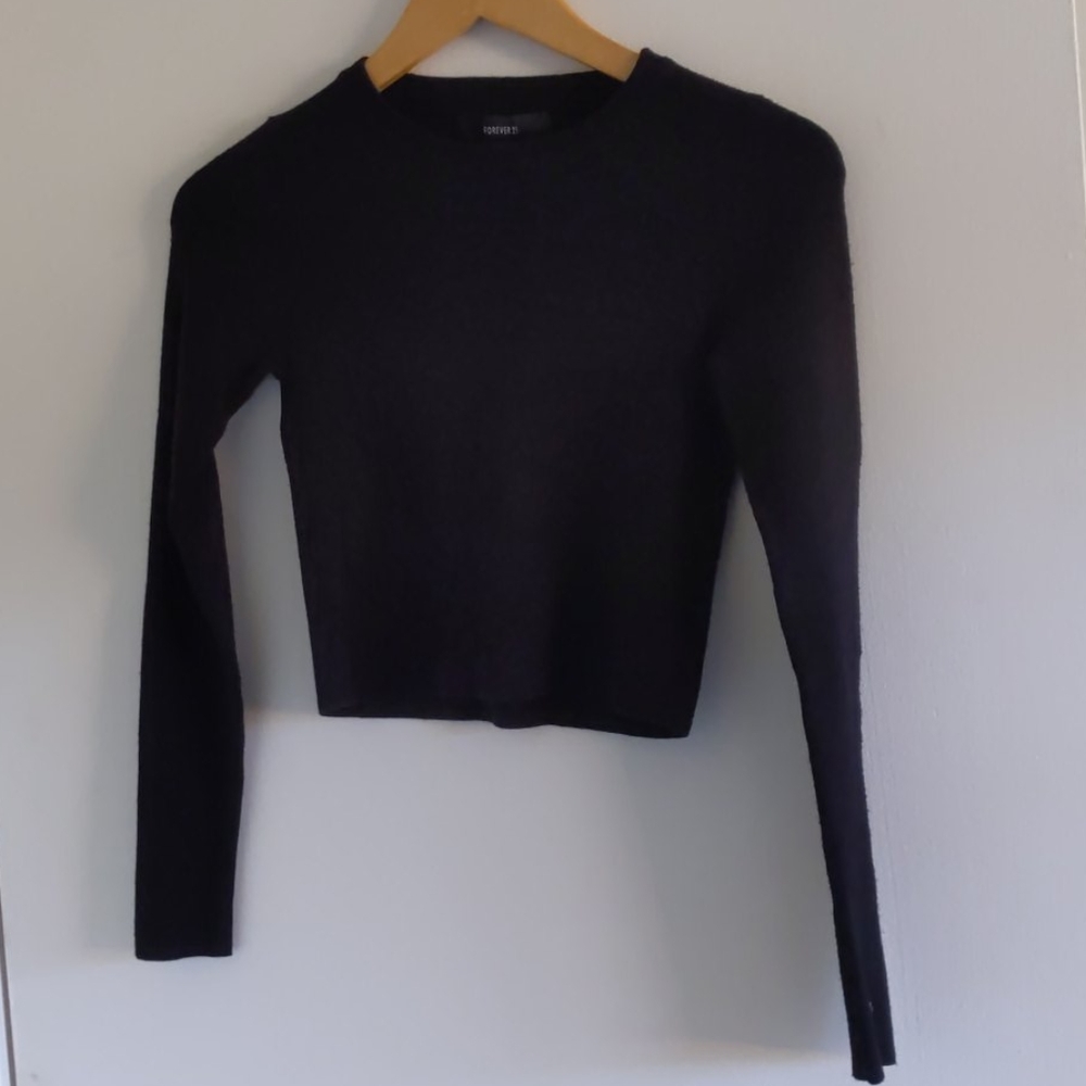 Black sweater cropped